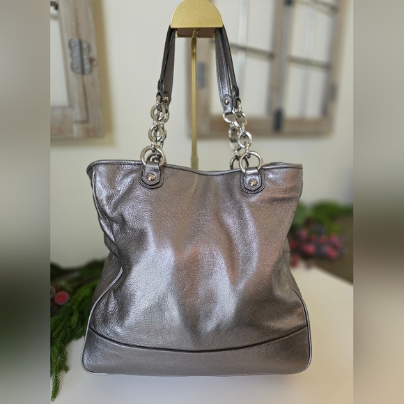 Coach Poppy Y2k Pushlock North South Tote- Metallic Silver  & Coach Linus Charm - Picture 8 of 16